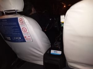 上海のタクシーの運転席