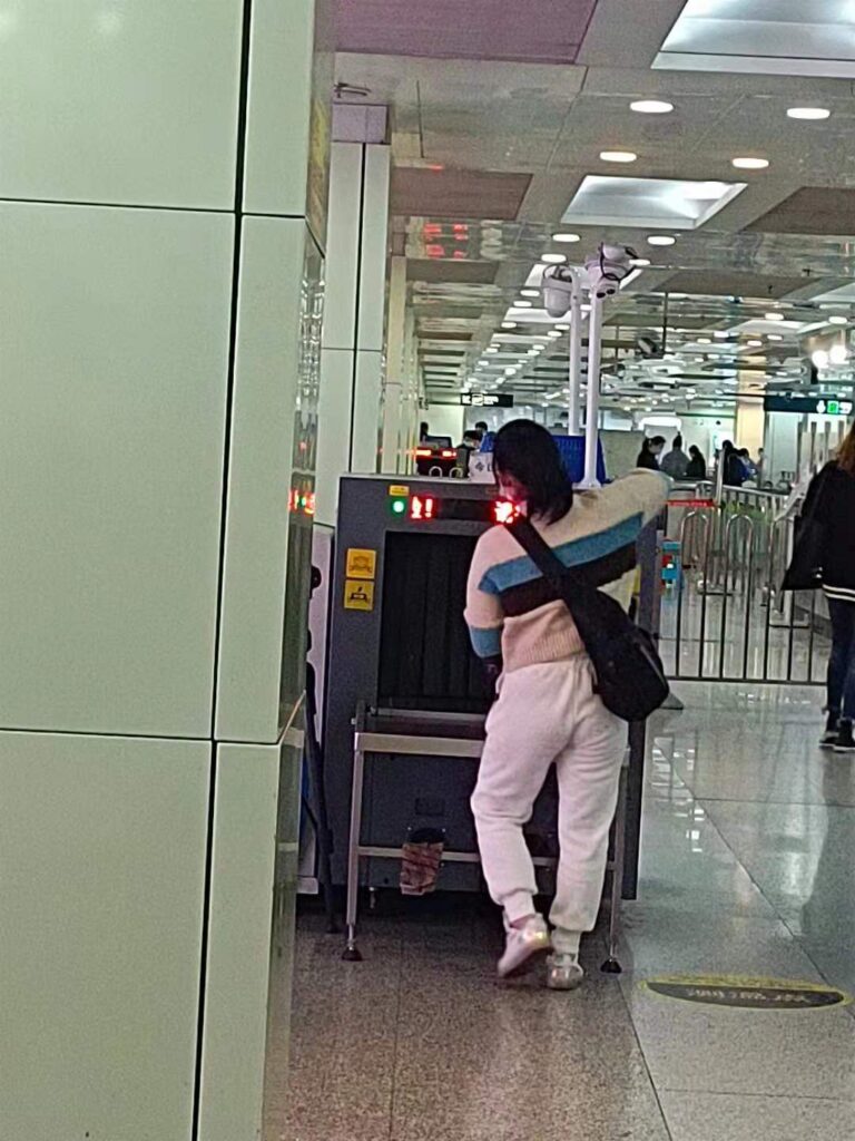 スーツケースの安全検査